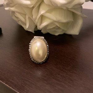 Mother of Pearl Ring w/Sparkle Accent